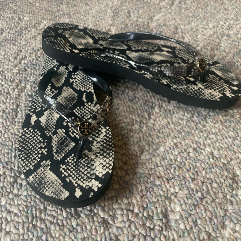 NEW
Tory Burch Roccia Flip Flops